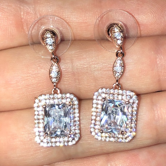 Rose gold tear drop princess emerald halo cut - Picture 9 of 12